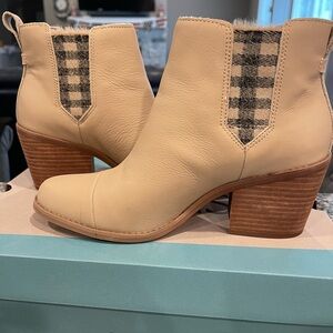 Gorgeous Women's TOMS Everly Boots - 8.5M - Worn ONCE